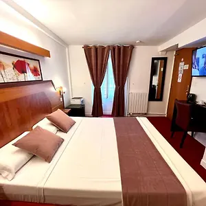 Hotel Le Nouvel Du Theatre ***
